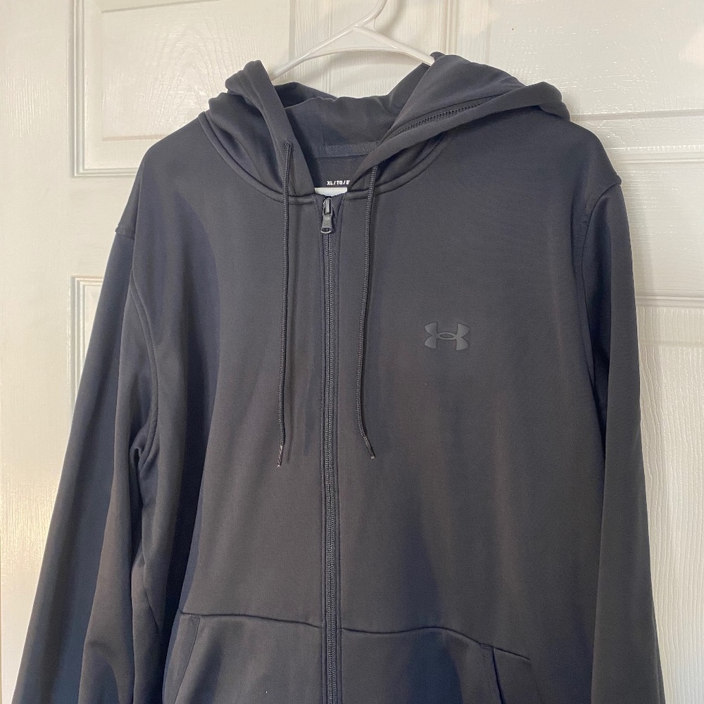 UNDER ARMOUR • Black Zip Up Sweatshirt